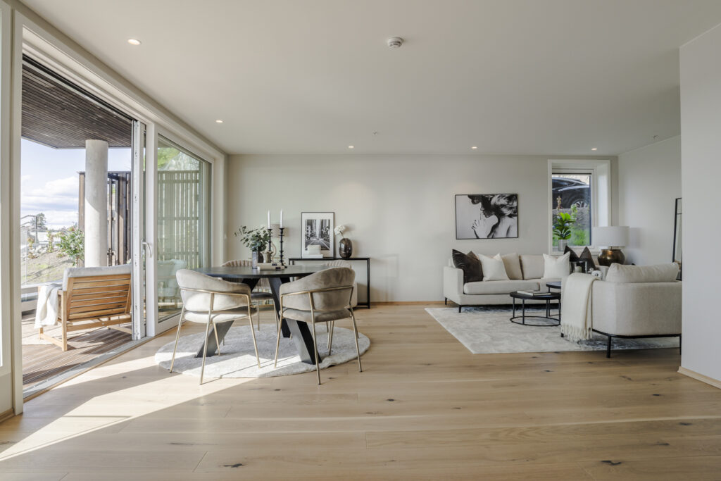 Romslig stue og spisestue