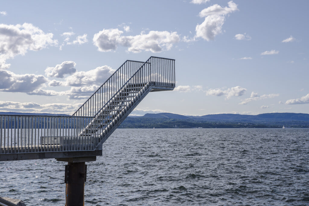 Spro Havn byr på både strand og stupetårn